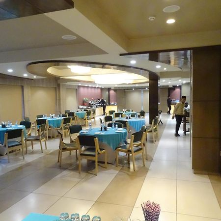 The Grand Arc Hotel & Convention Centre Shahjahanpur Exteriör bild