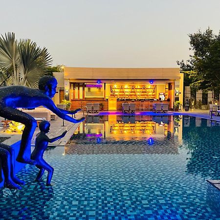 The Grand Arc Hotel & Convention Centre Shahjahanpur Exteriör bild
