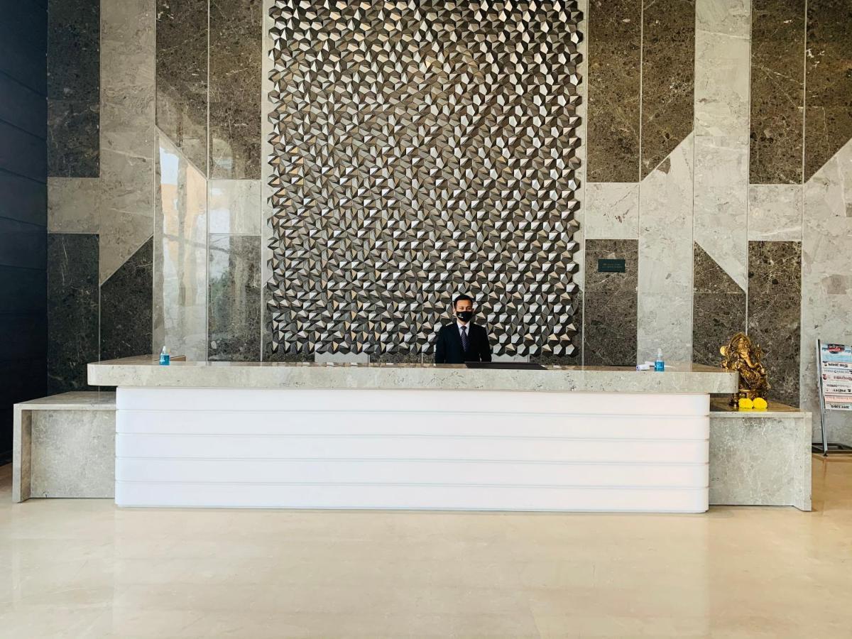 The Grand Arc Hotel & Convention Centre Shahjahanpur Exteriör bild