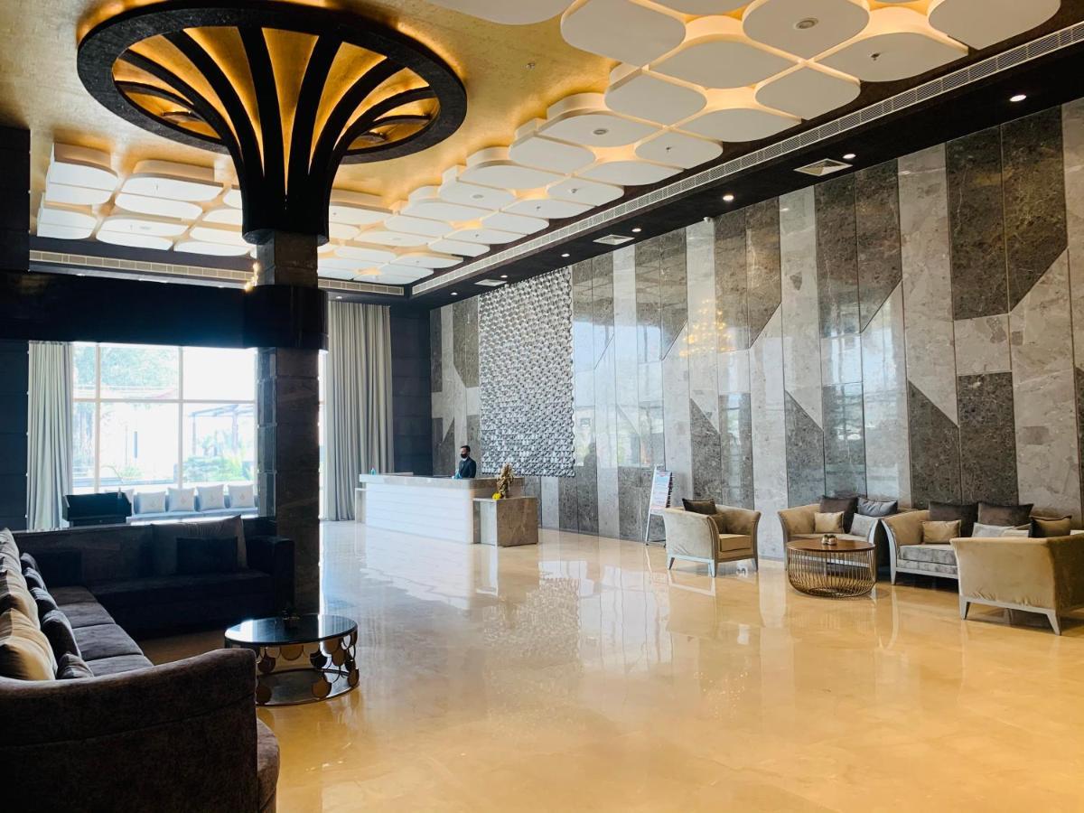 The Grand Arc Hotel & Convention Centre Shahjahanpur Exteriör bild