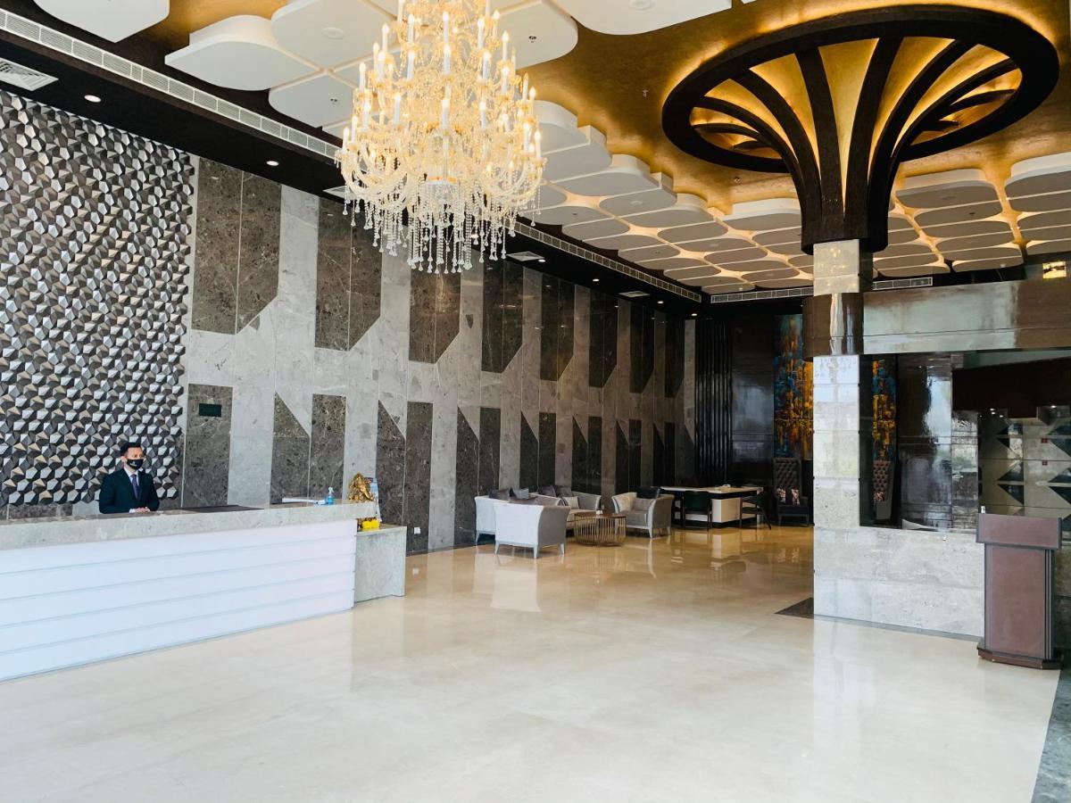 The Grand Arc Hotel & Convention Centre Shahjahanpur Exteriör bild