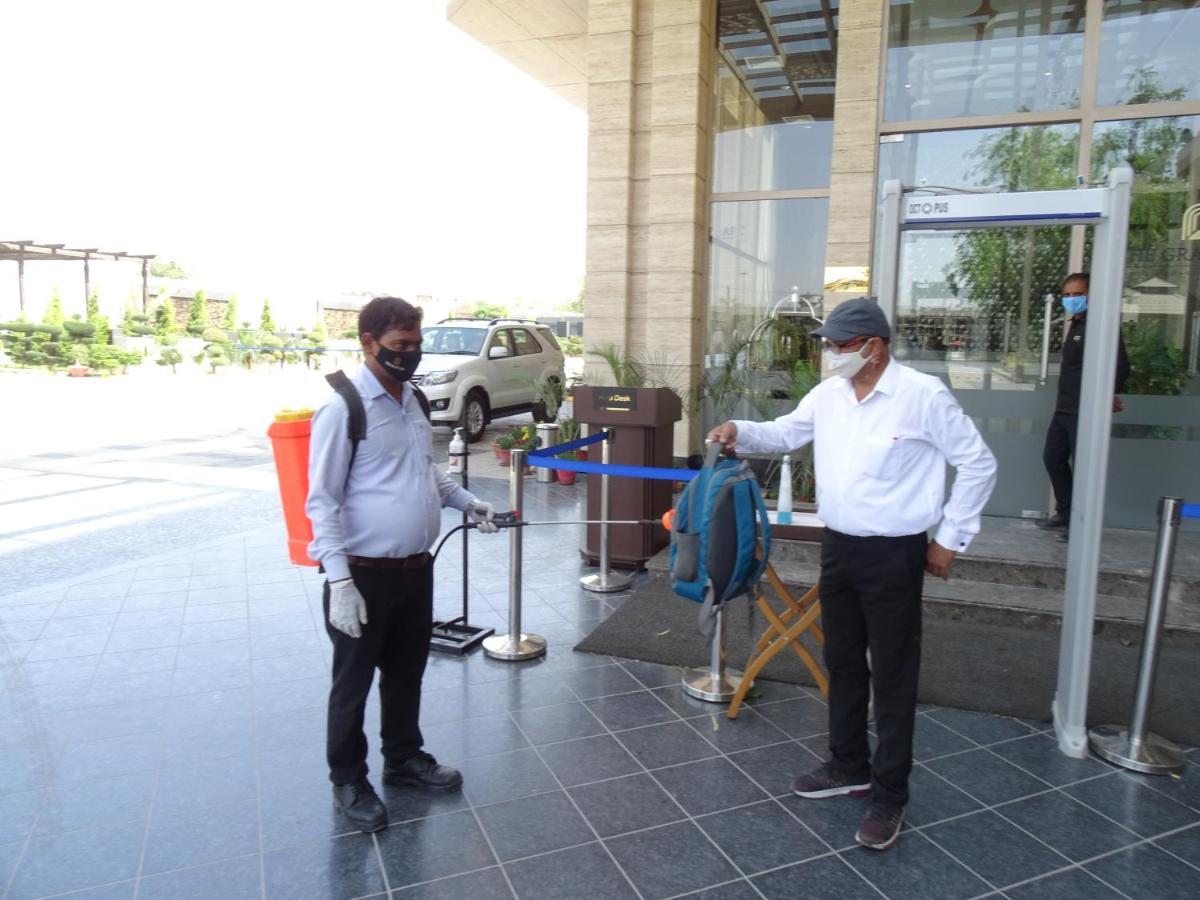 The Grand Arc Hotel & Convention Centre Shahjahanpur Exteriör bild