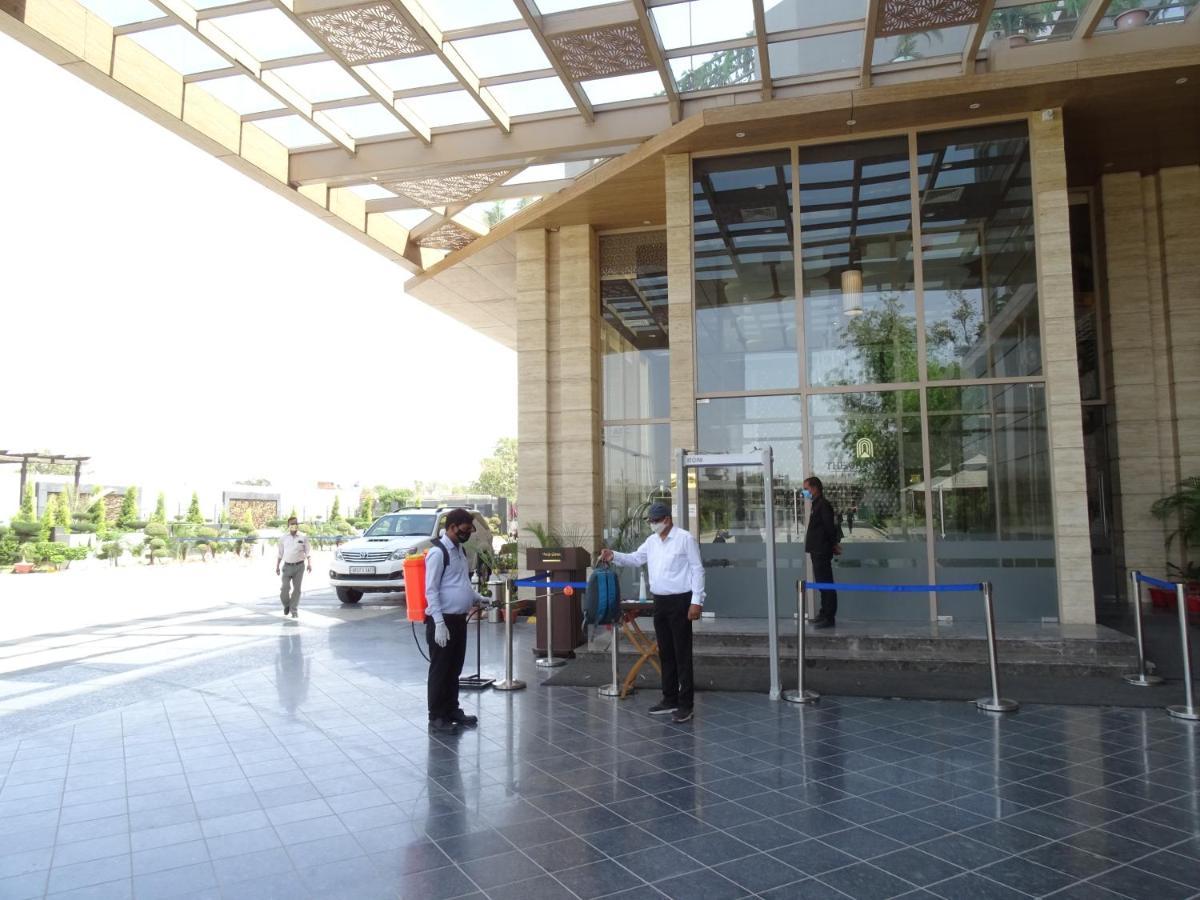The Grand Arc Hotel & Convention Centre Shahjahanpur Exteriör bild