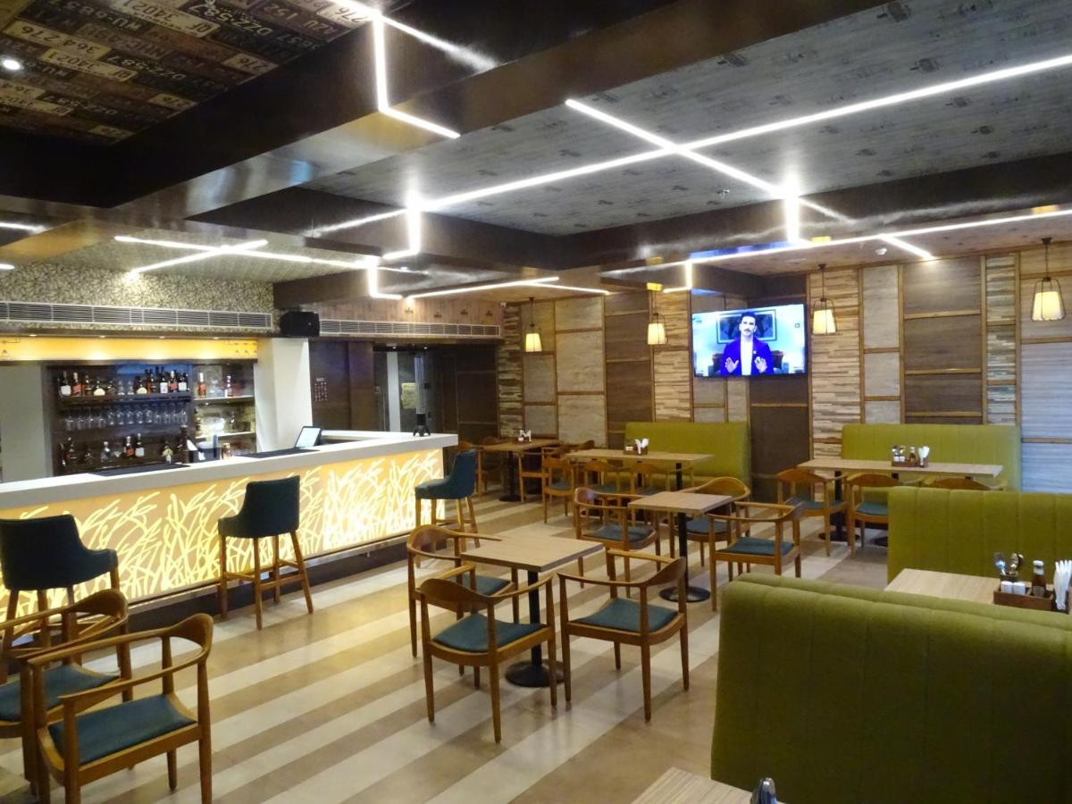 The Grand Arc Hotel & Convention Centre Shahjahanpur Exteriör bild