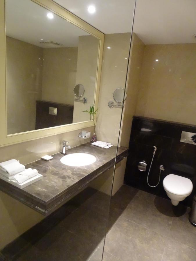The Grand Arc Hotel & Convention Centre Shahjahanpur Exteriör bild