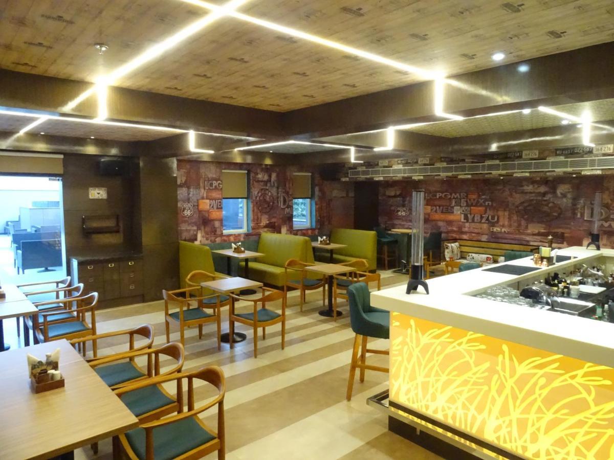 The Grand Arc Hotel & Convention Centre Shahjahanpur Exteriör bild