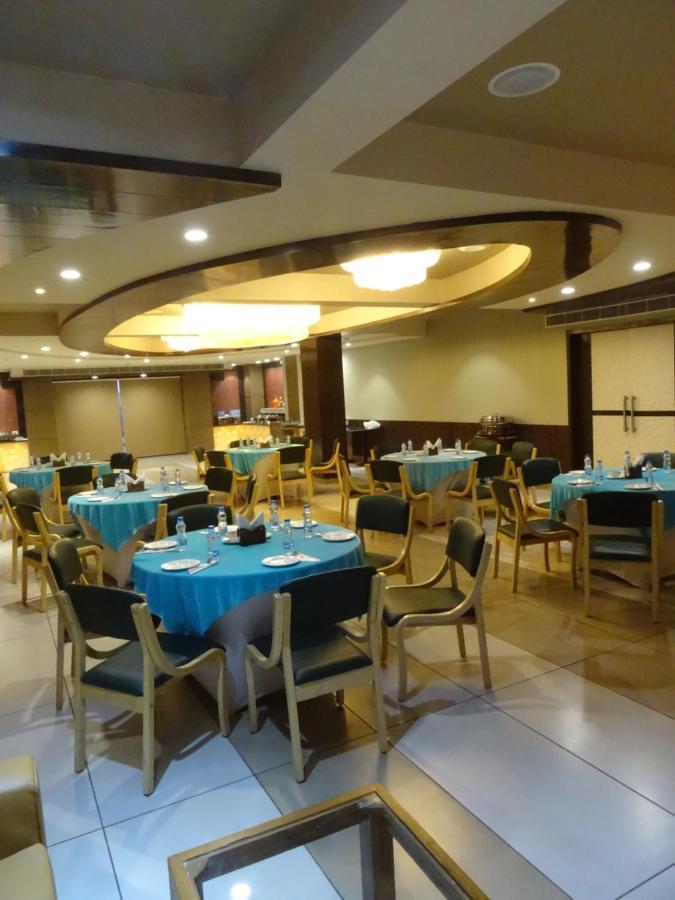 The Grand Arc Hotel & Convention Centre Shahjahanpur Exteriör bild