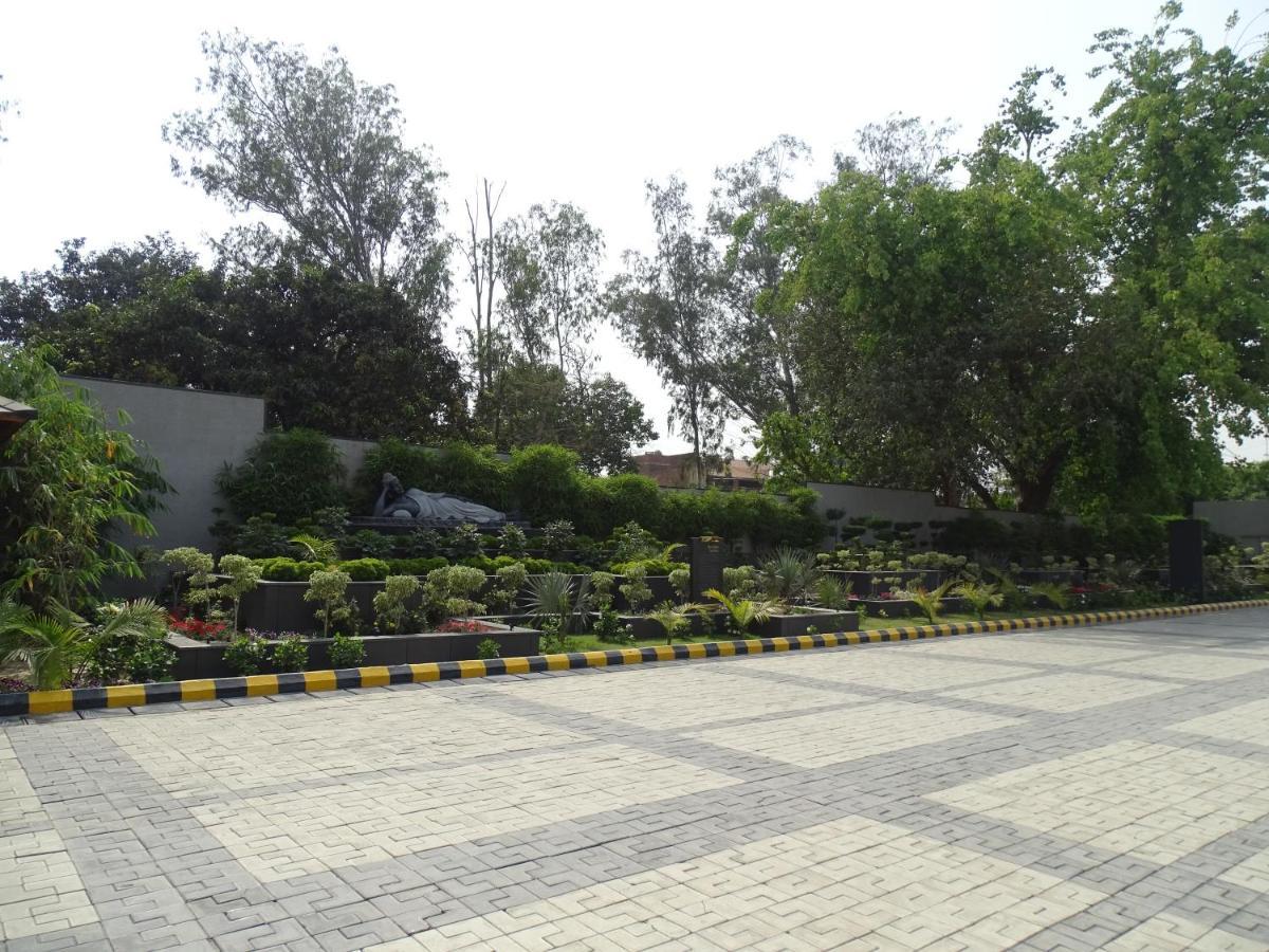 The Grand Arc Hotel & Convention Centre Shahjahanpur Exteriör bild