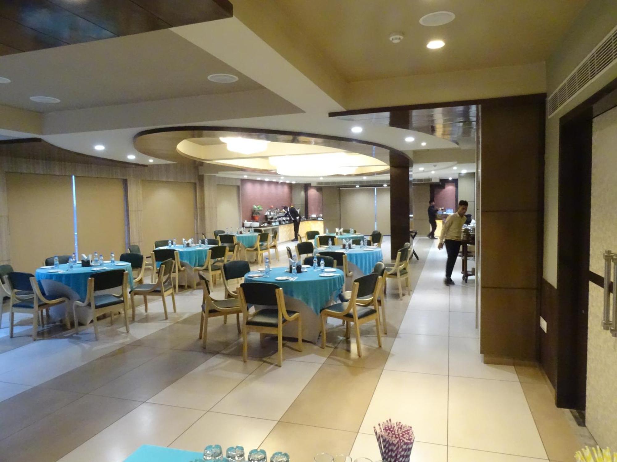 The Grand Arc Hotel & Convention Centre Shahjahanpur Exteriör bild
