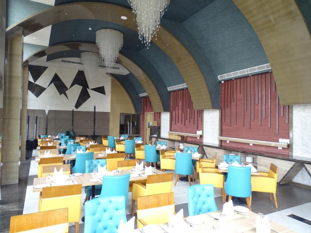 The Grand Arc Hotel & Convention Centre Shahjahanpur Exteriör bild