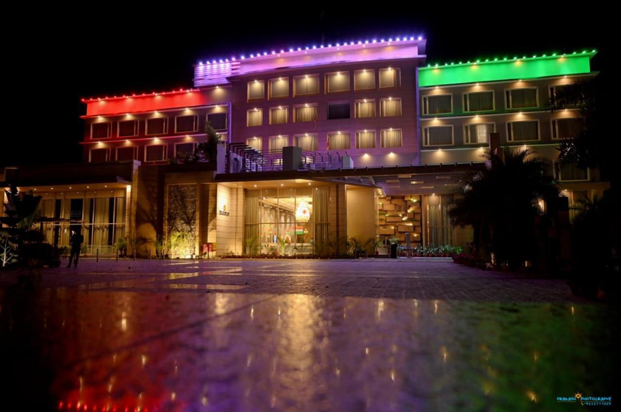 The Grand Arc Hotel & Convention Centre Shahjahanpur Exteriör bild