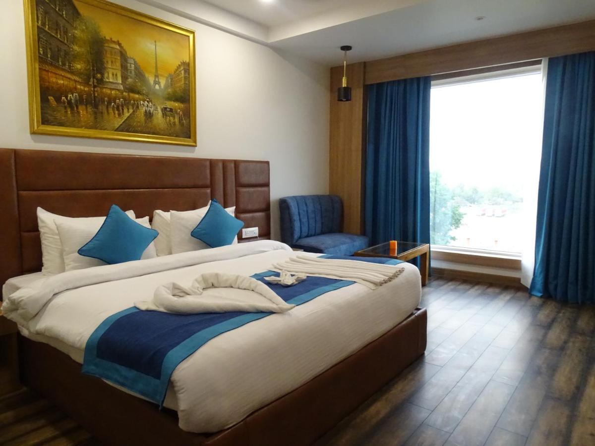 The Grand Arc Hotel & Convention Centre Shahjahanpur Exteriör bild