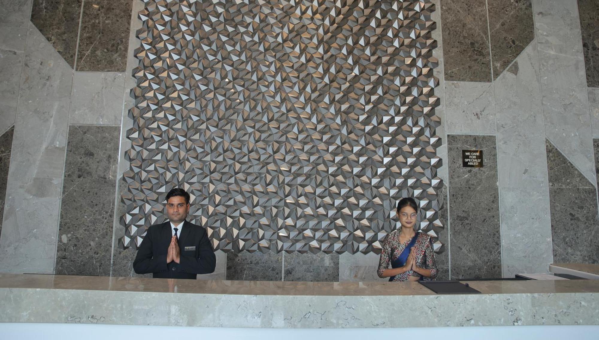 The Grand Arc Hotel & Convention Centre Shahjahanpur Exteriör bild