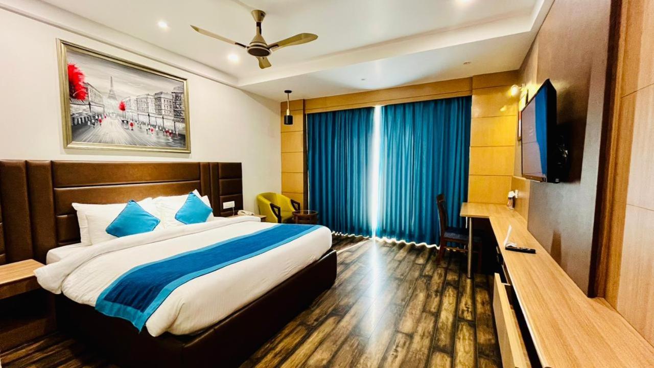The Grand Arc Hotel & Convention Centre Shahjahanpur Exteriör bild