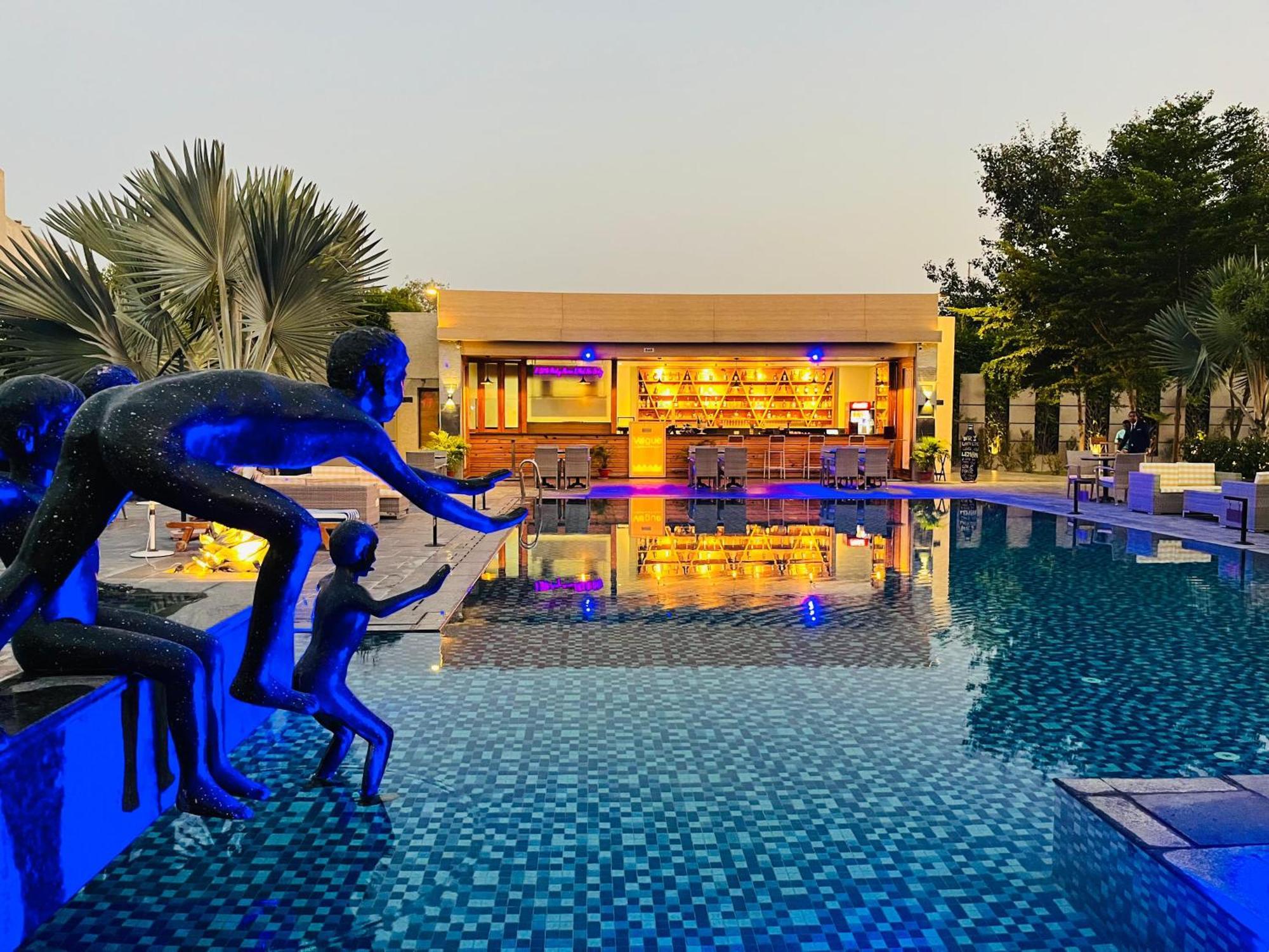 The Grand Arc Hotel & Convention Centre Shahjahanpur Exteriör bild