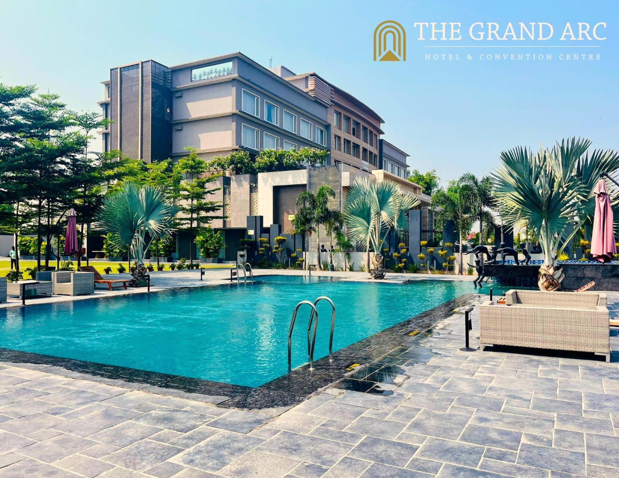 The Grand Arc Hotel & Convention Centre Shahjahanpur Exteriör bild
